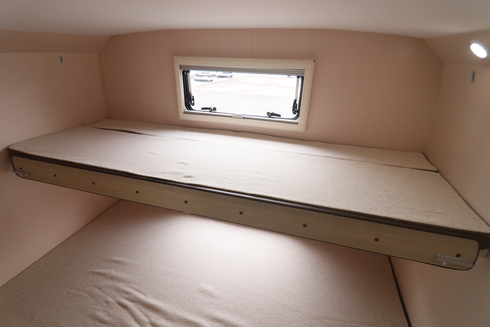 キャンピングカーキャブコン