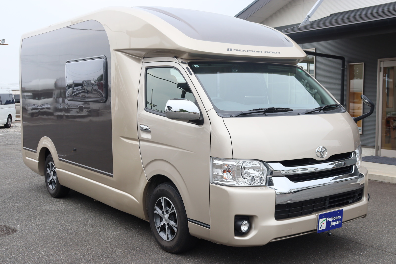 キャンピングカーキャブコン