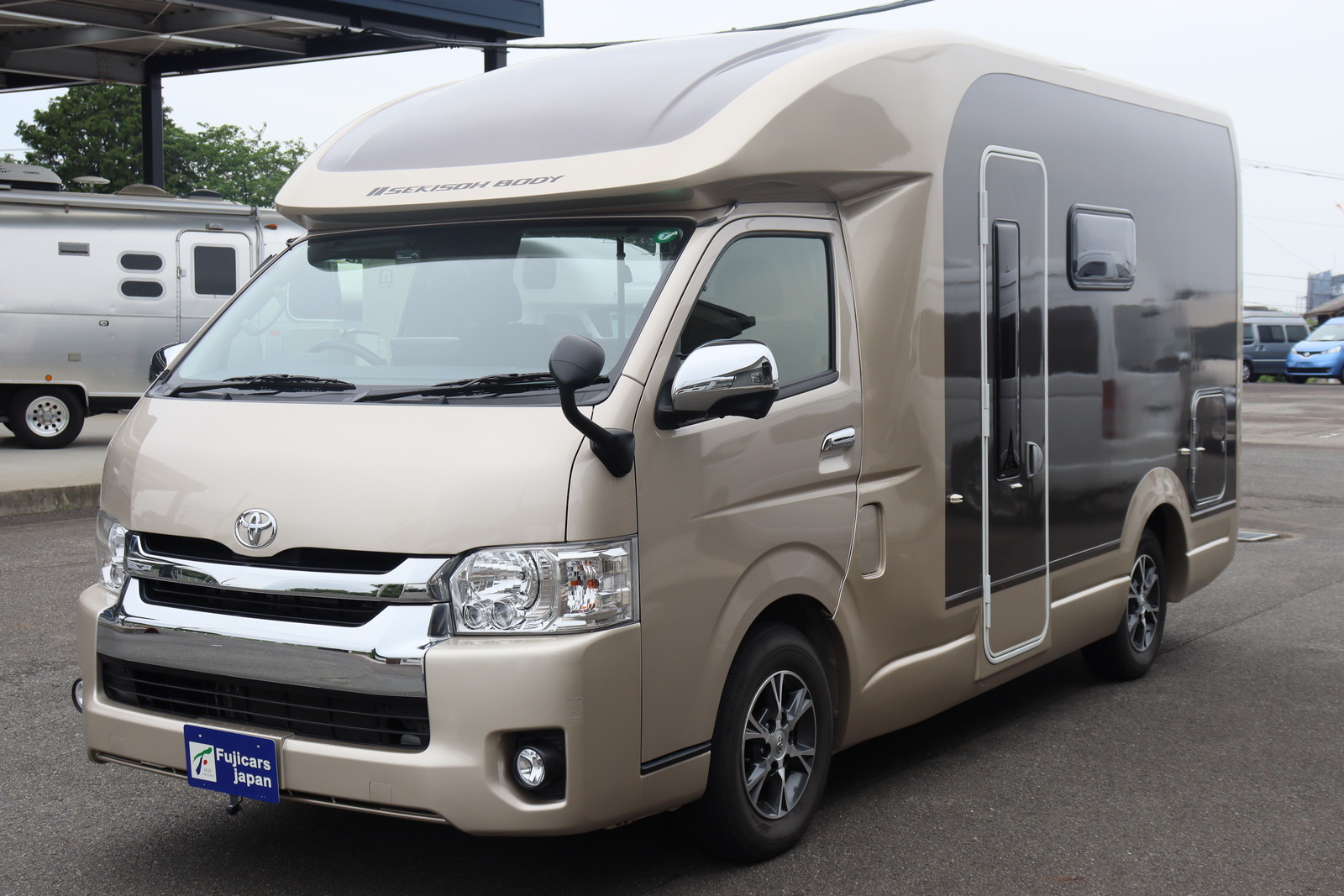 キャンピングカーキャブコン