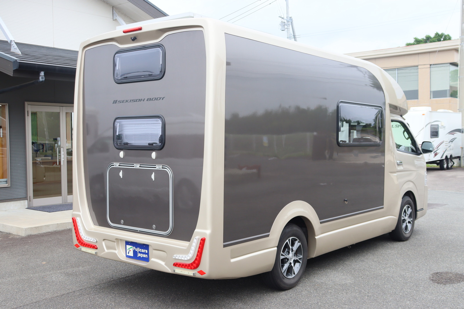 キャンピングカーキャブコン