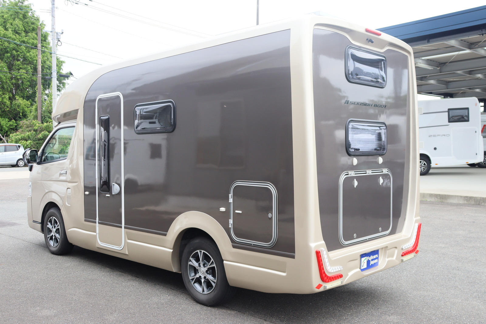 キャンピングカーキャブコン