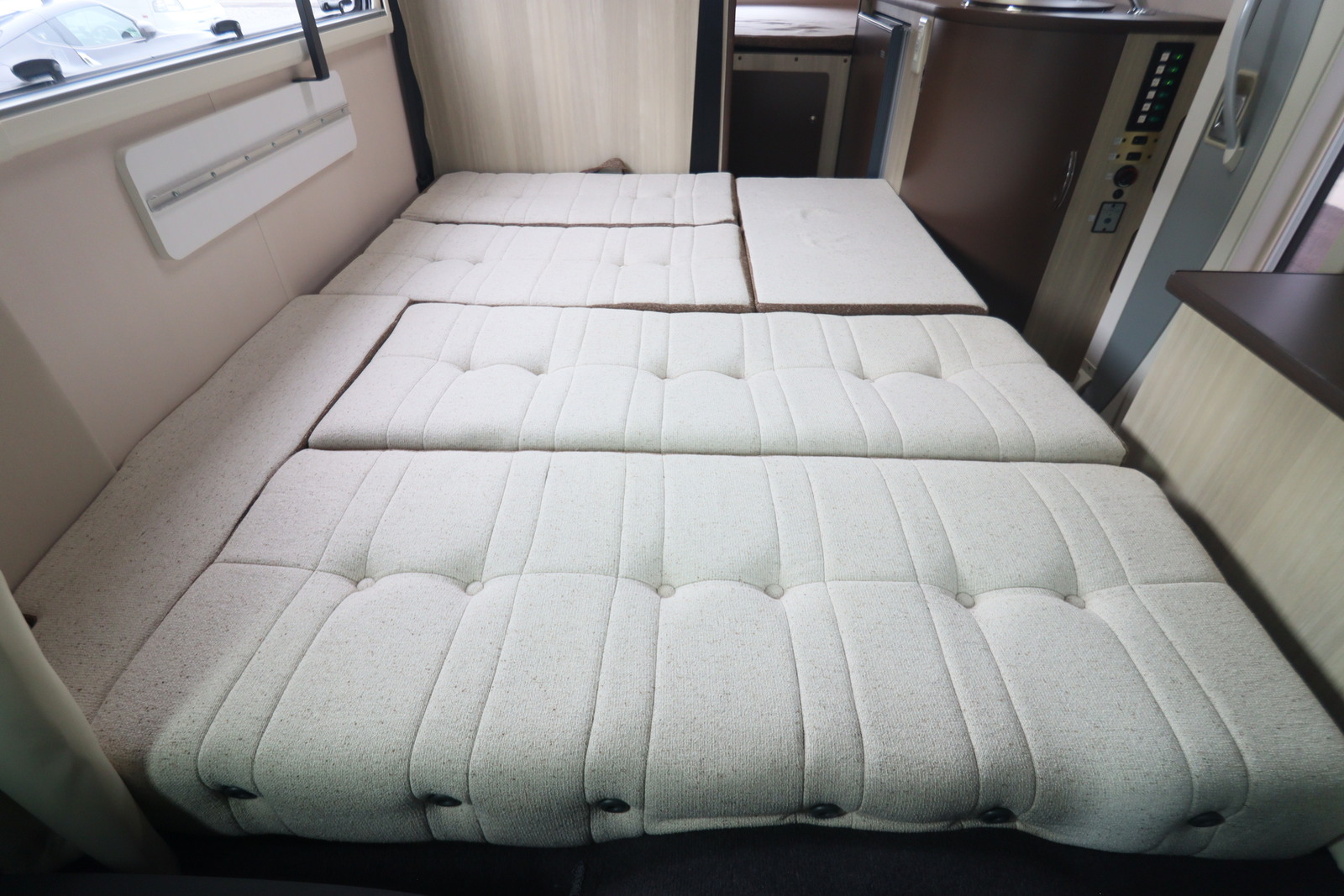 キャンピングカーキャブコン