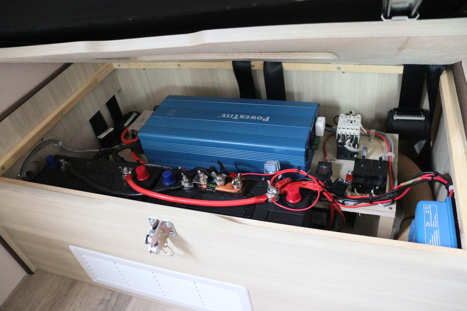 キャンピングカーキャブコン