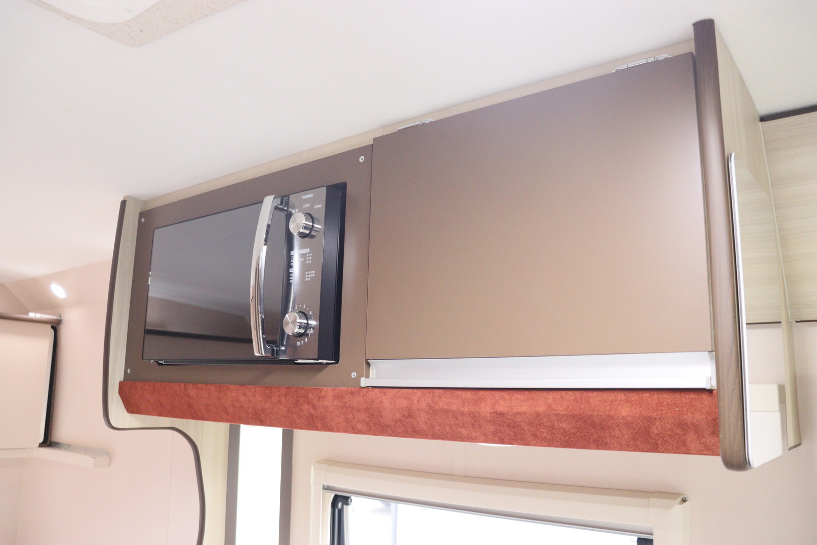 キャンピングカーキャブコン