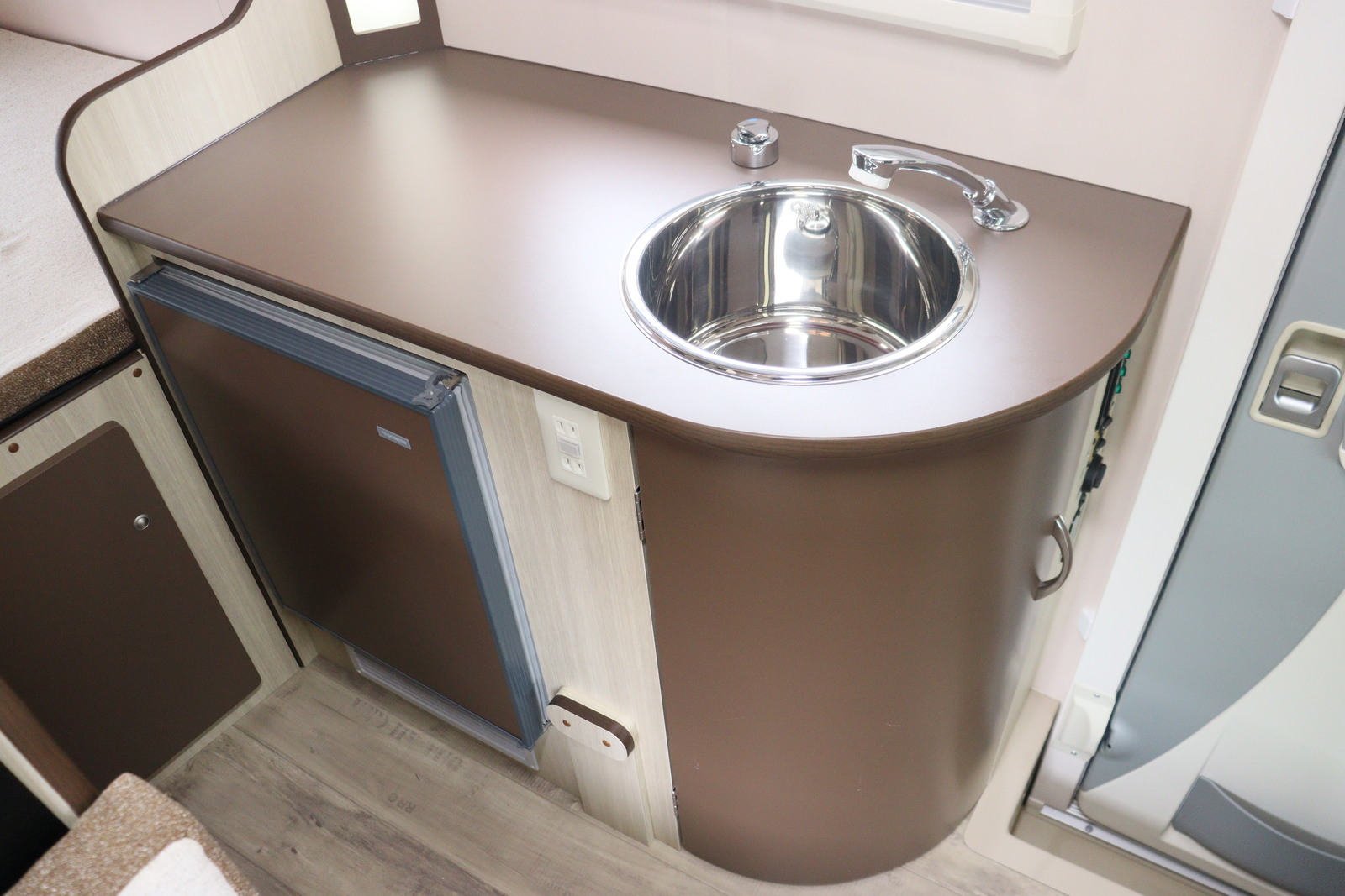 キャンピングカーキャブコン