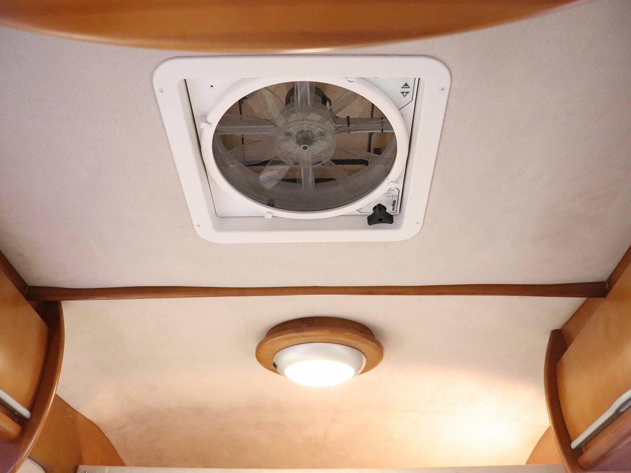 キャンピングカー軽キャンパー