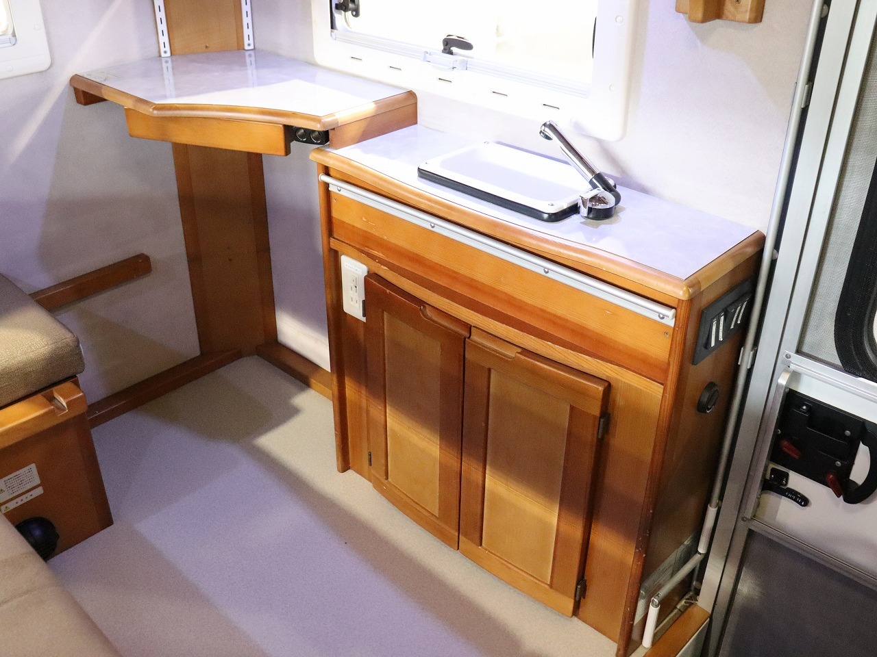 キャンピングカー軽キャンパー