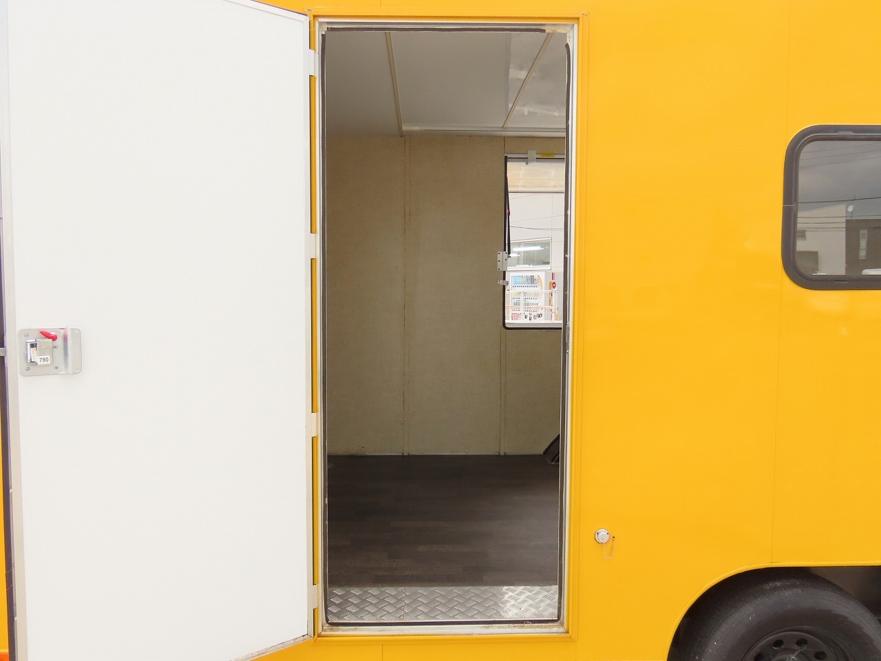 キャンピングカートレーラー