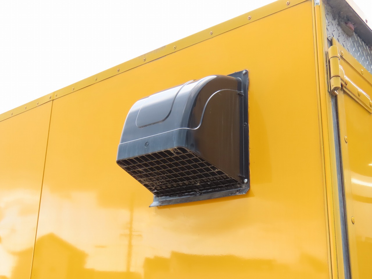 キャンピングカートレーラー