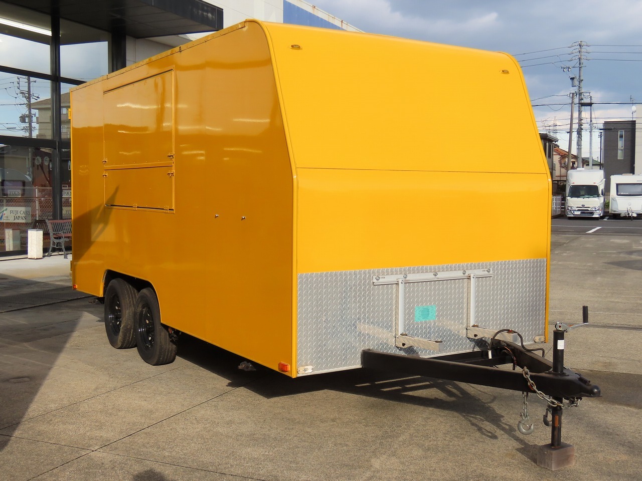 キャンピングカートレーラー