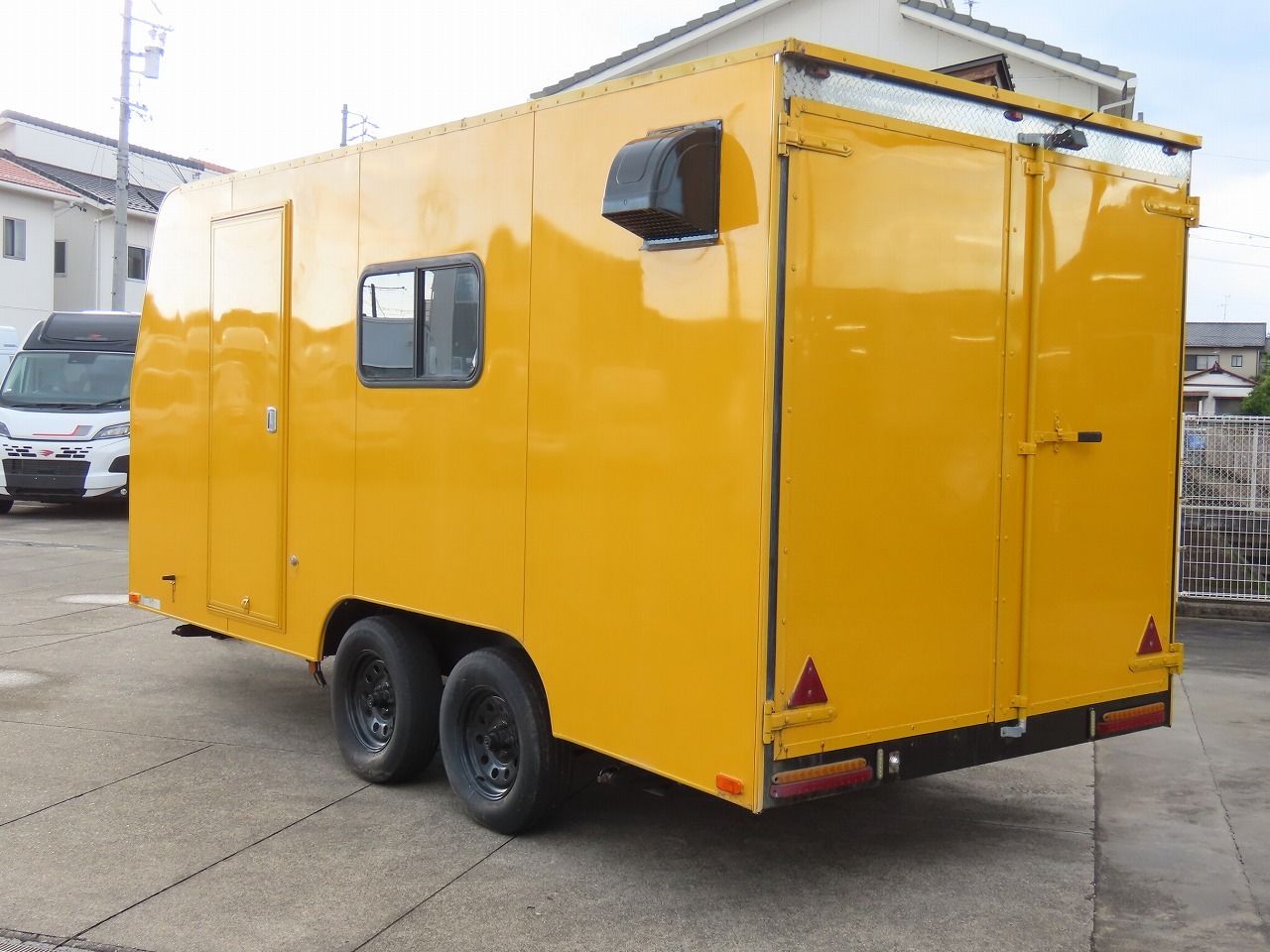 キャンピングカートレーラー