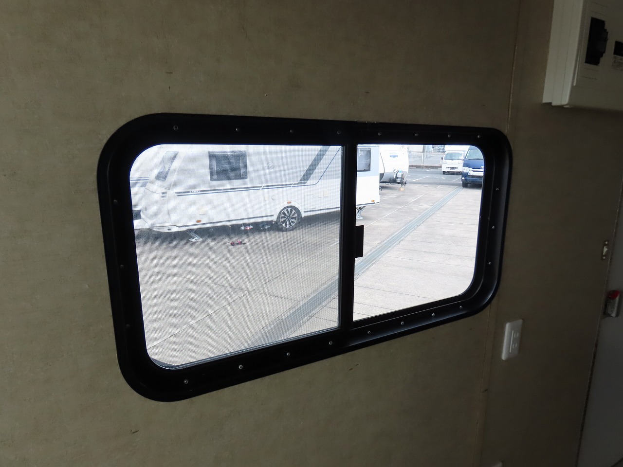 キャンピングカートレーラー