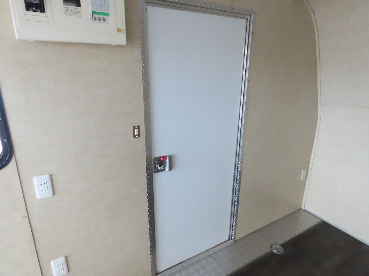 キャンピングカートレーラー