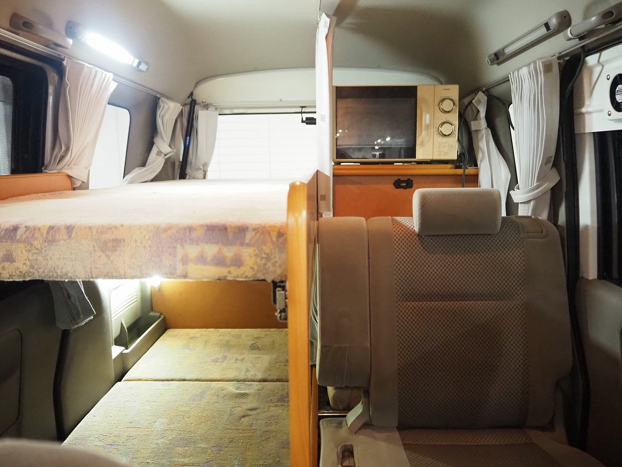 キャンピングカー軽キャンパー