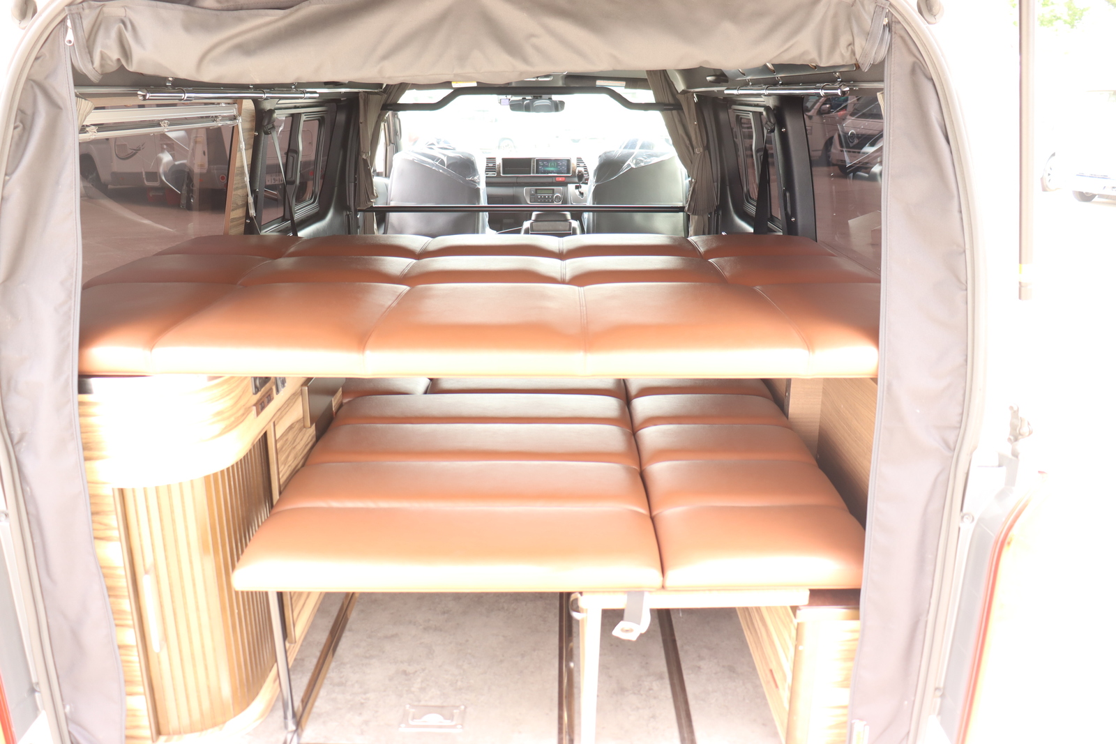 キャンピングカーバンコン