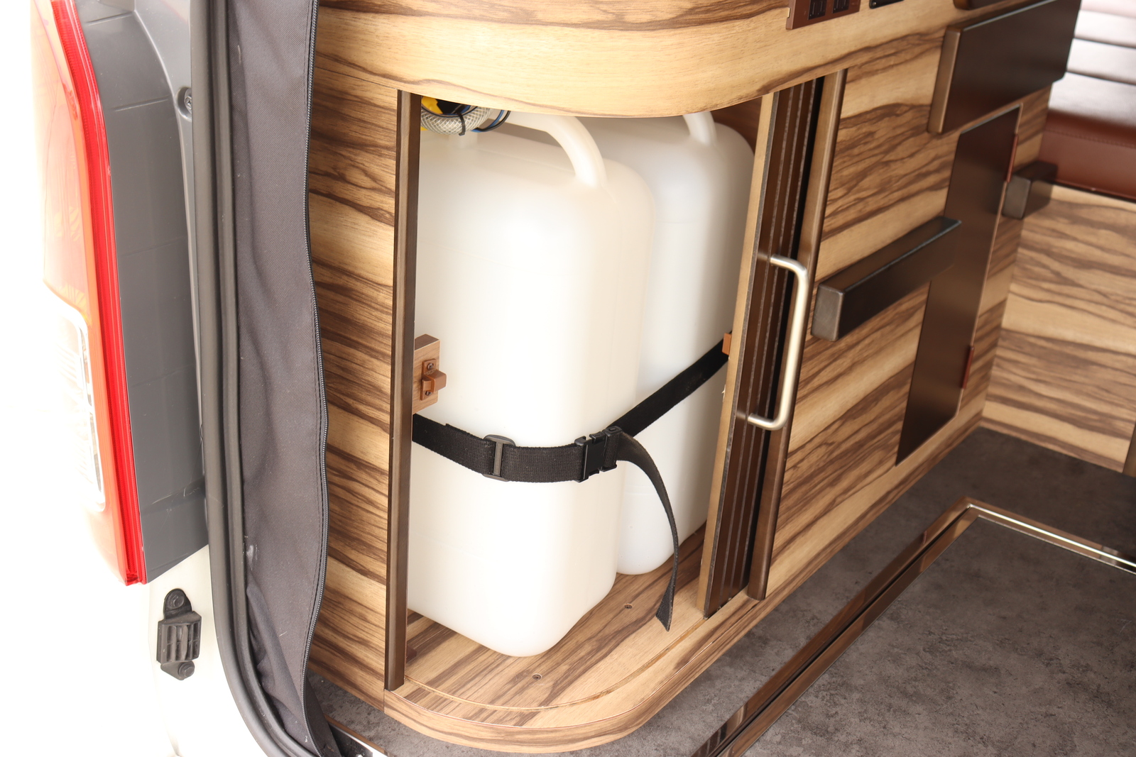 キャンピングカーバンコン