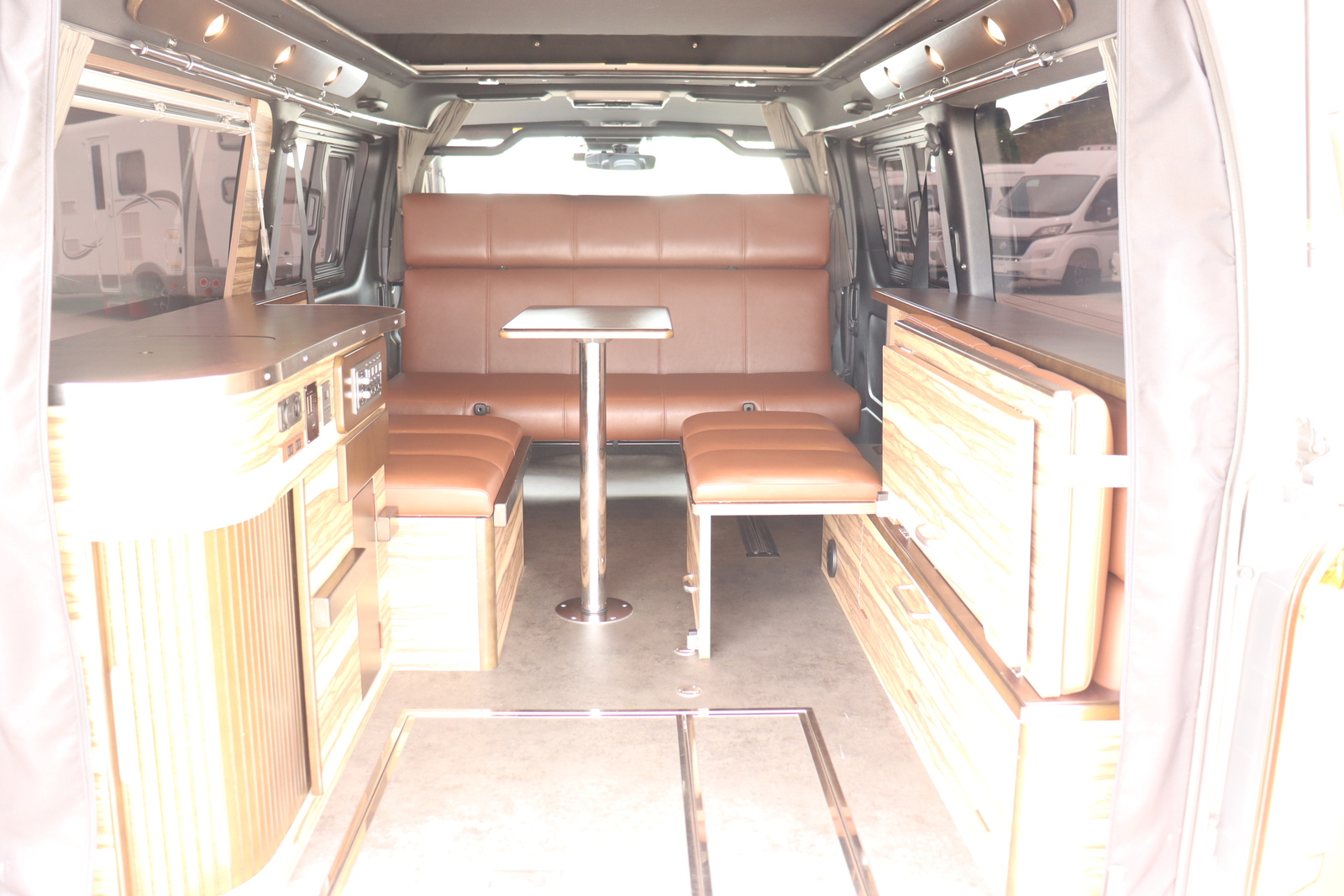 キャンピングカーバンコン