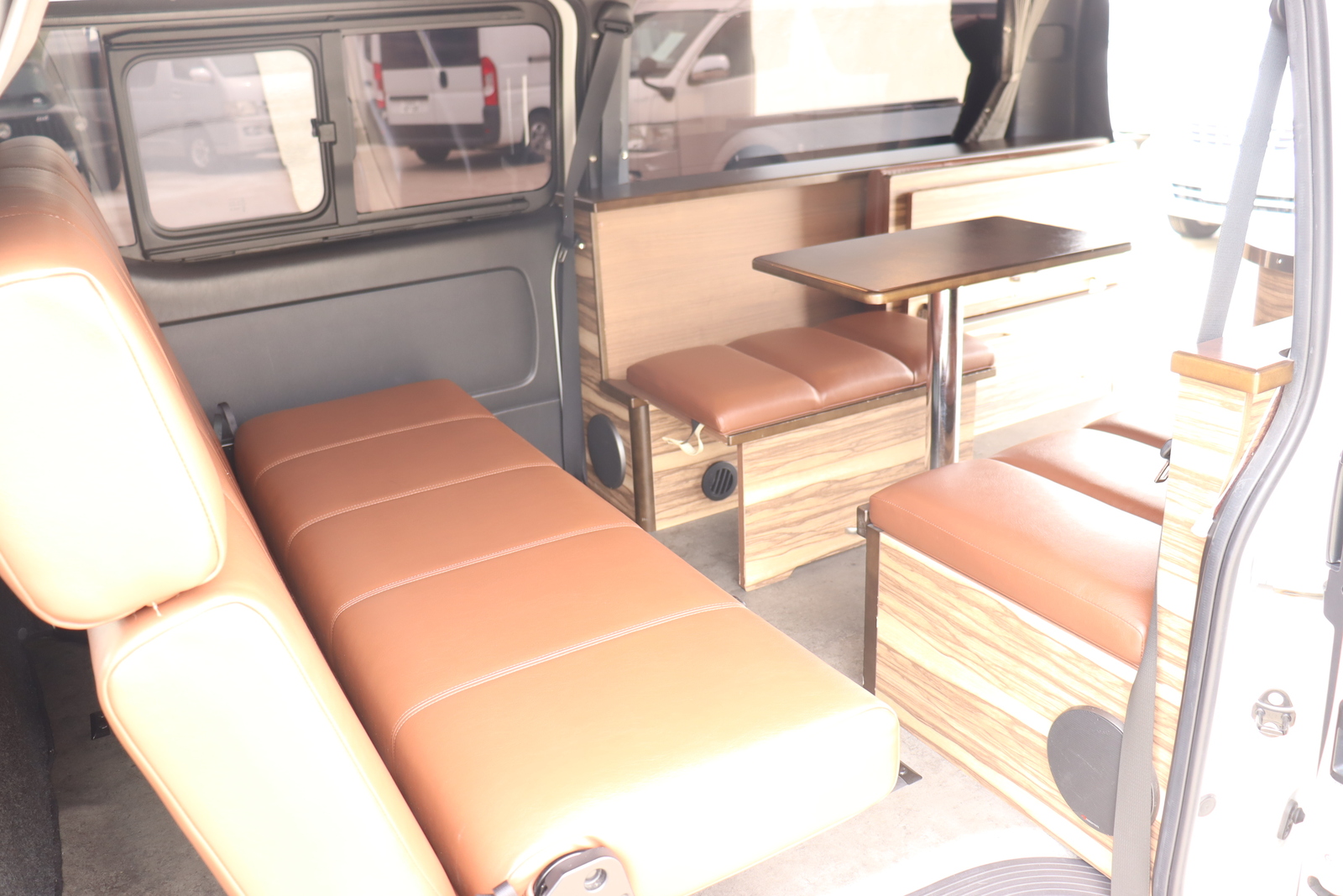 キャンピングカーバンコン