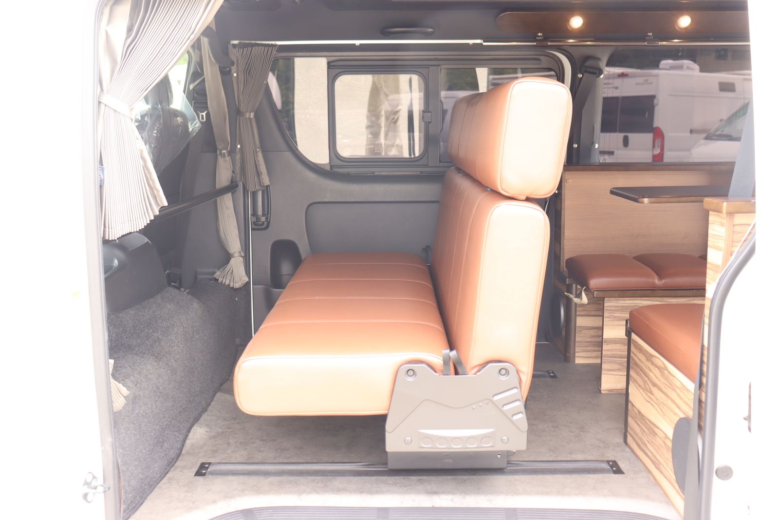 キャンピングカーバンコン