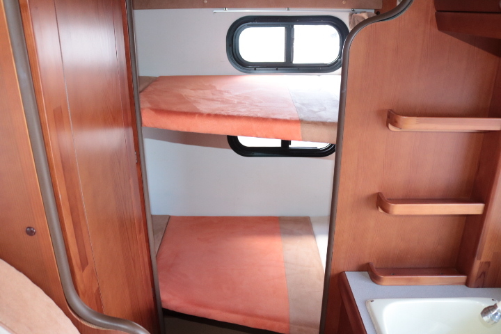 キャンピングカーキャブコン