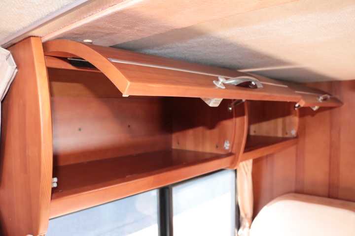 キャンピングカーキャブコン