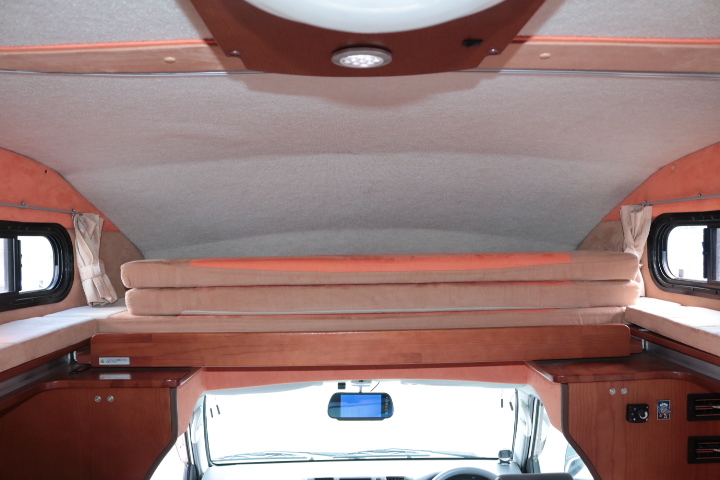 キャンピングカーキャブコン