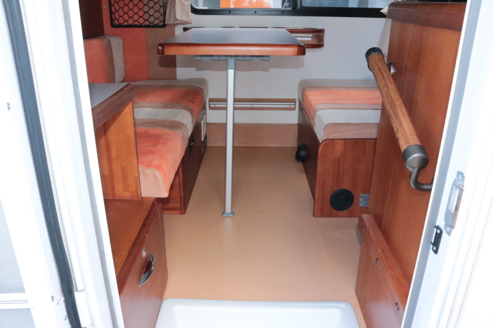 キャンピングカーキャブコン