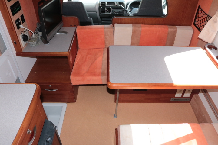 キャンピングカーキャブコン