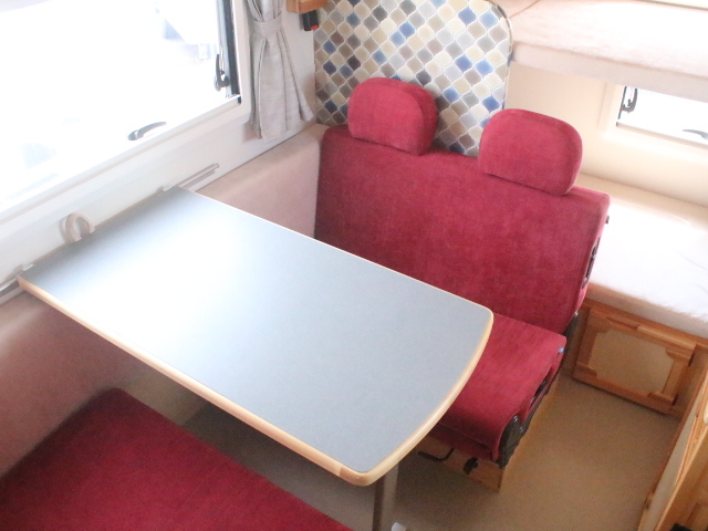 キャンピングカーキャブコン