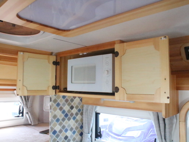 キャンピングカーキャブコン