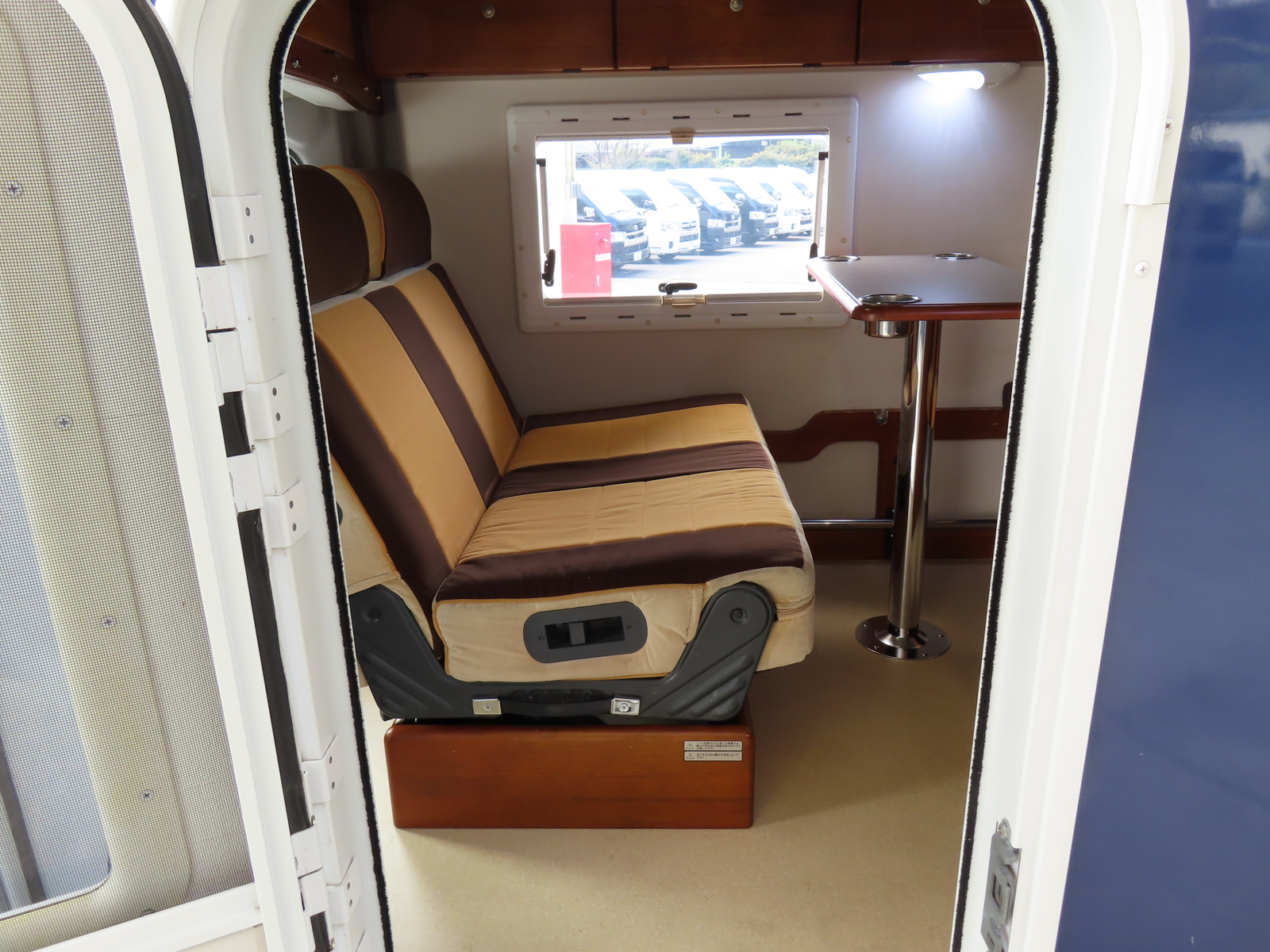 キャンピングカー軽キャンパー