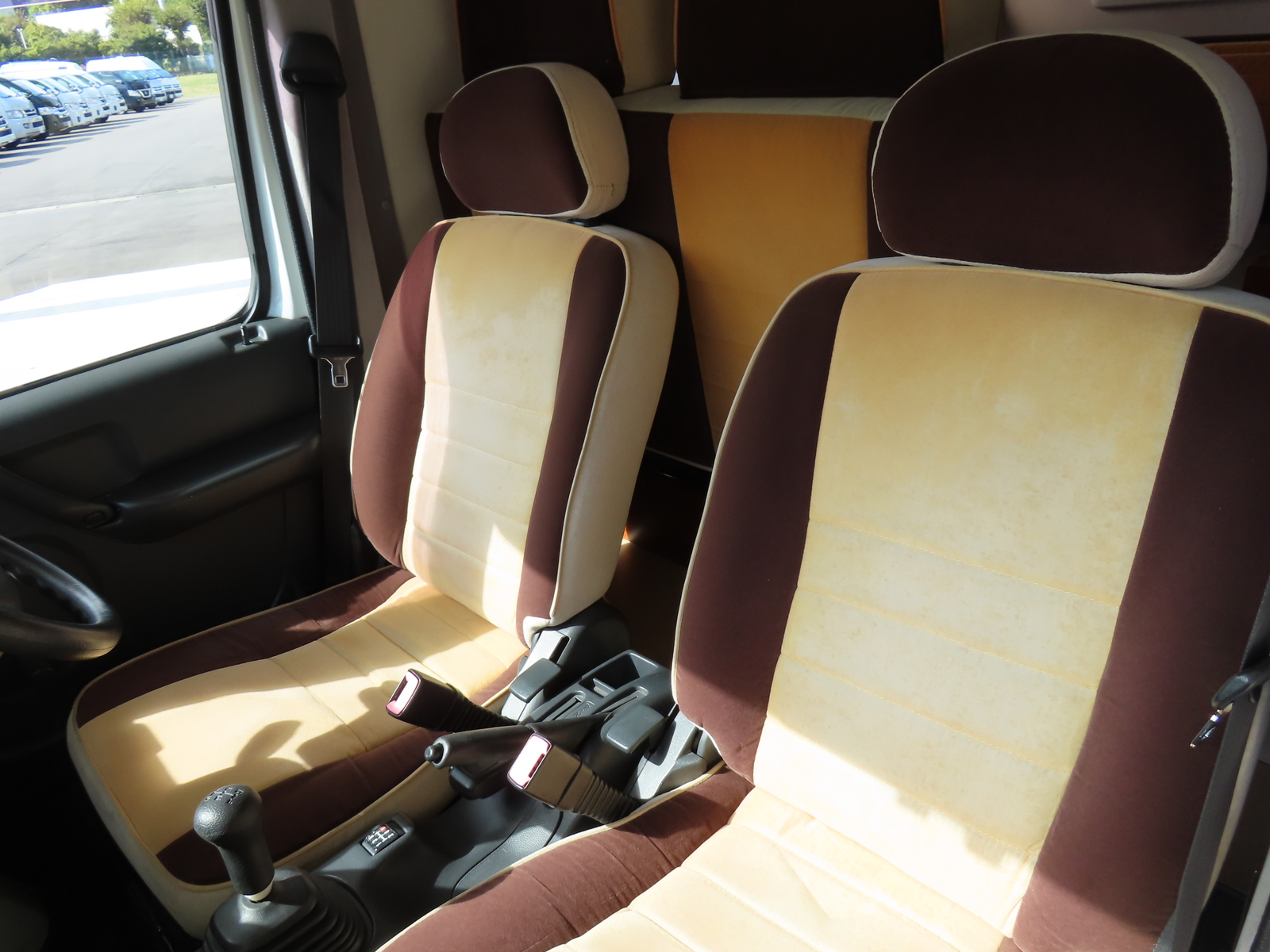 キャンピングカー軽キャンパー