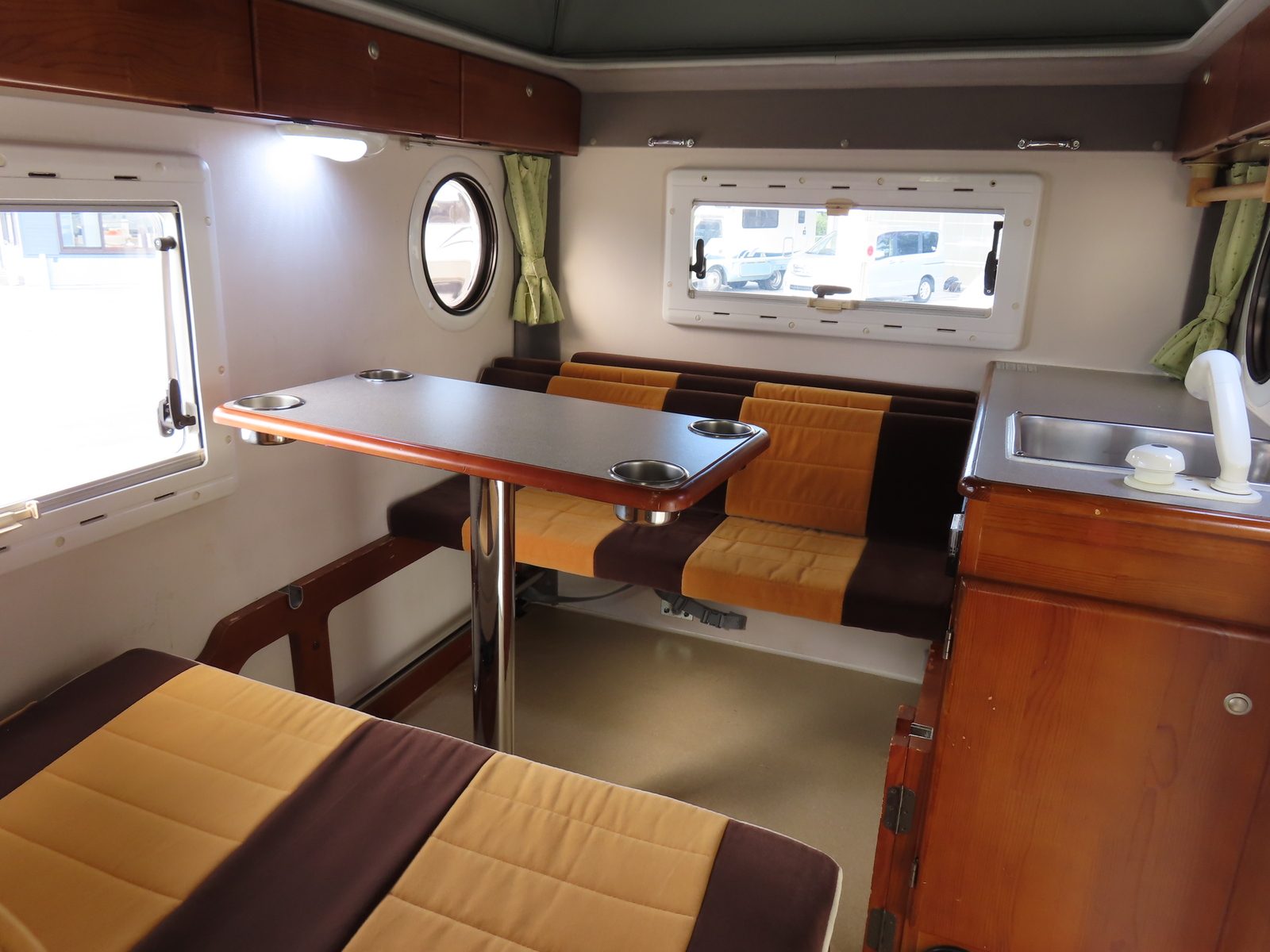 キャンピングカー軽キャンパー