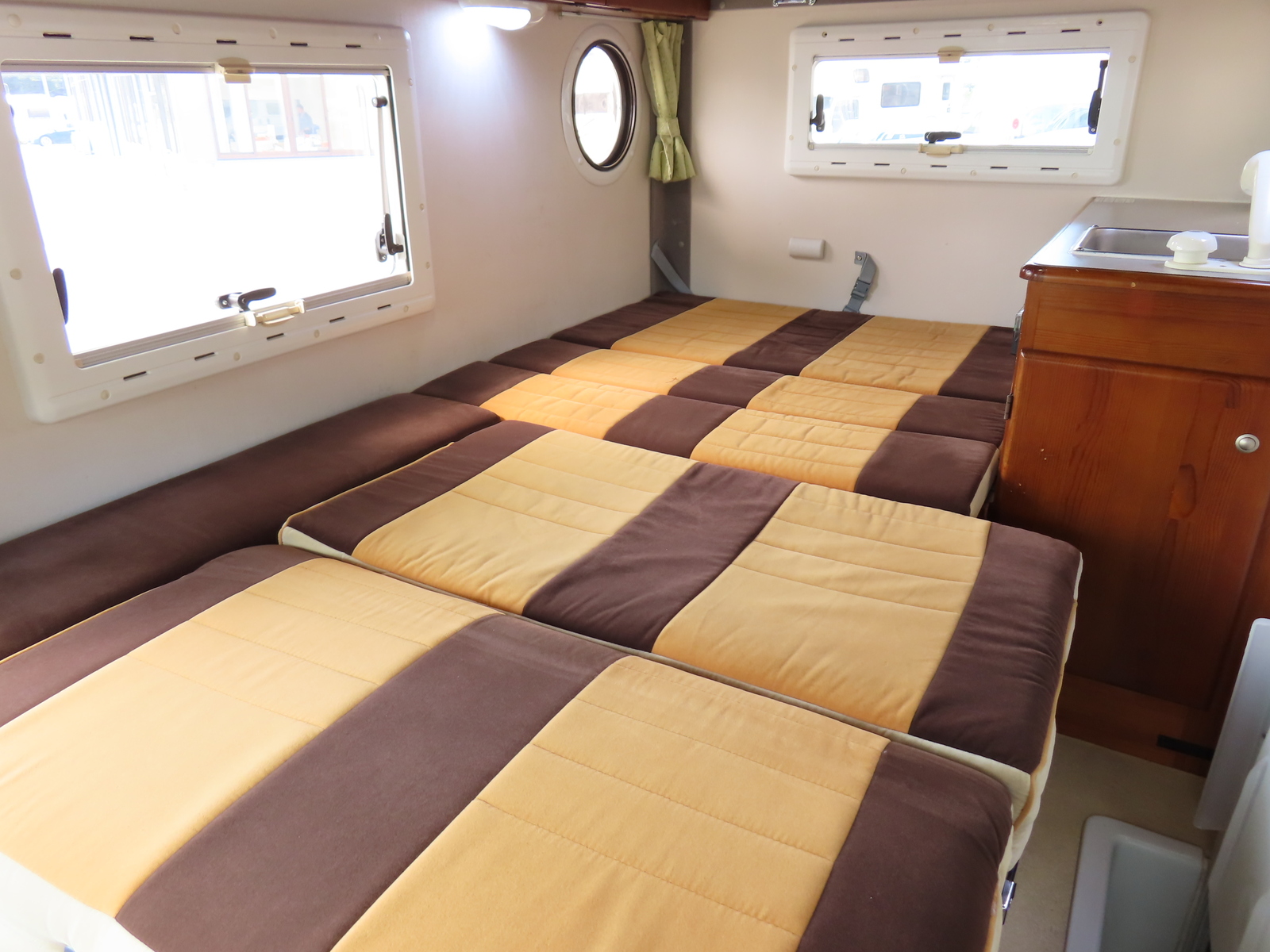 キャンピングカー軽キャンパー