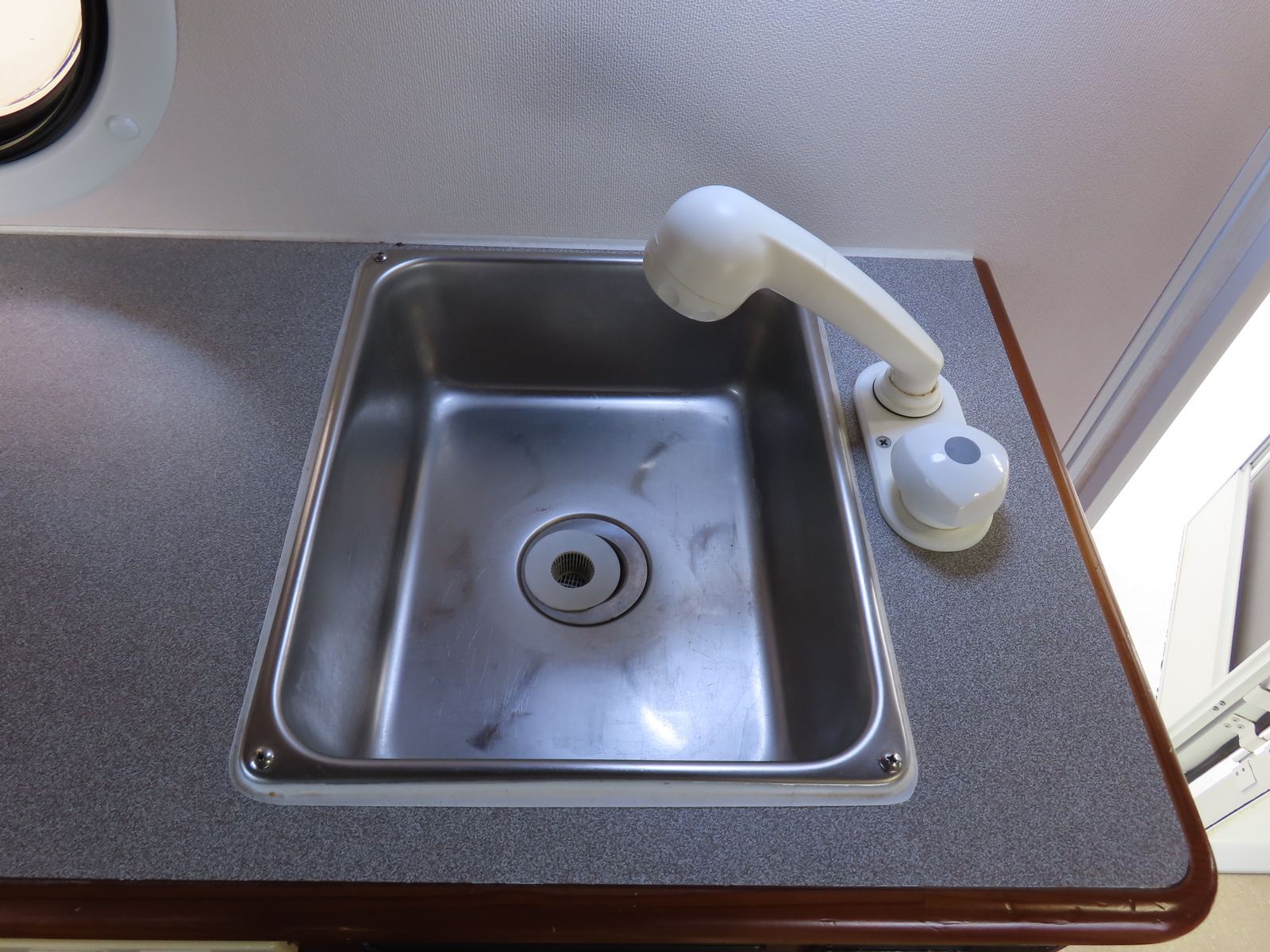 キャンピングカー軽キャンパー