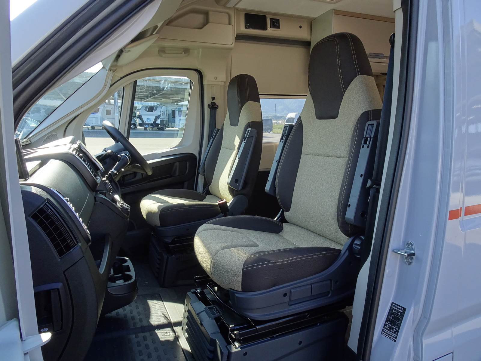 キャンピングカーバンコン