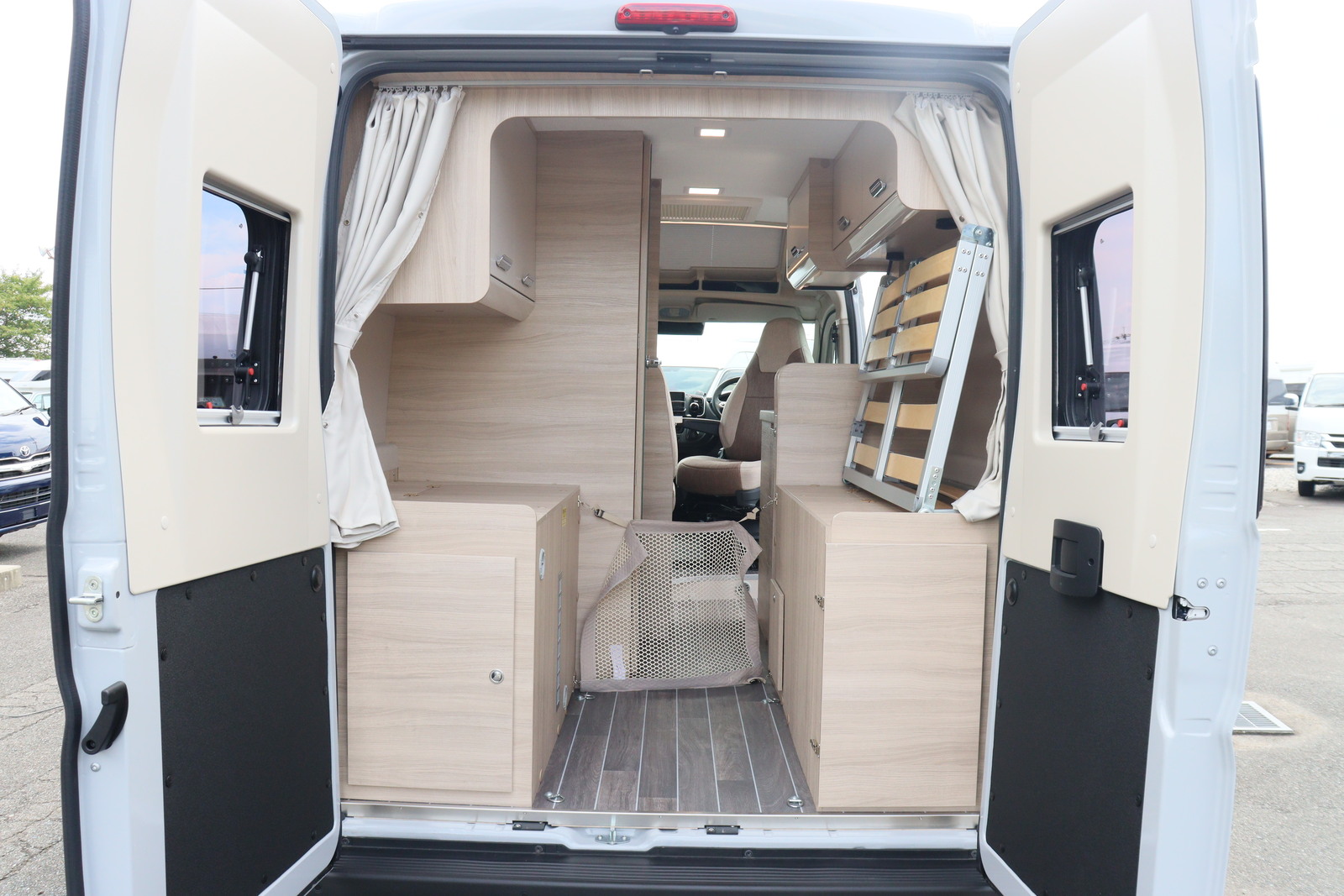 キャンピングカーバンコン