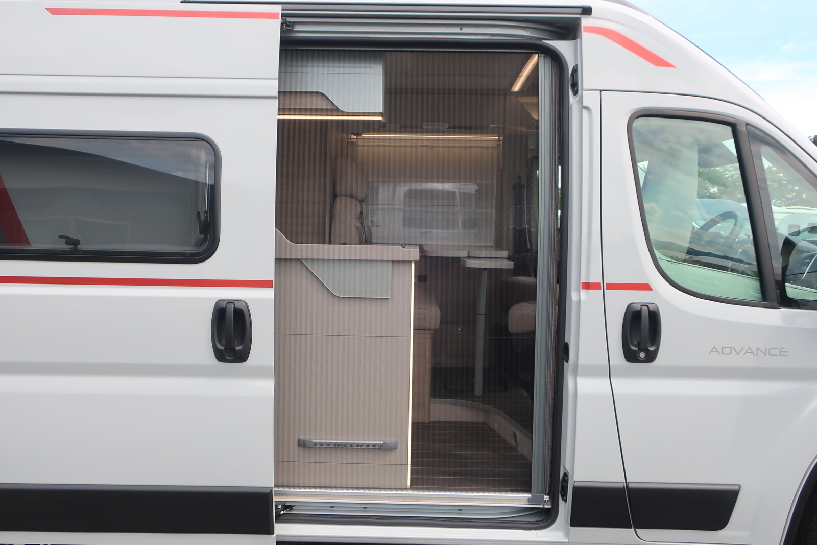 キャンピングカーバンコン