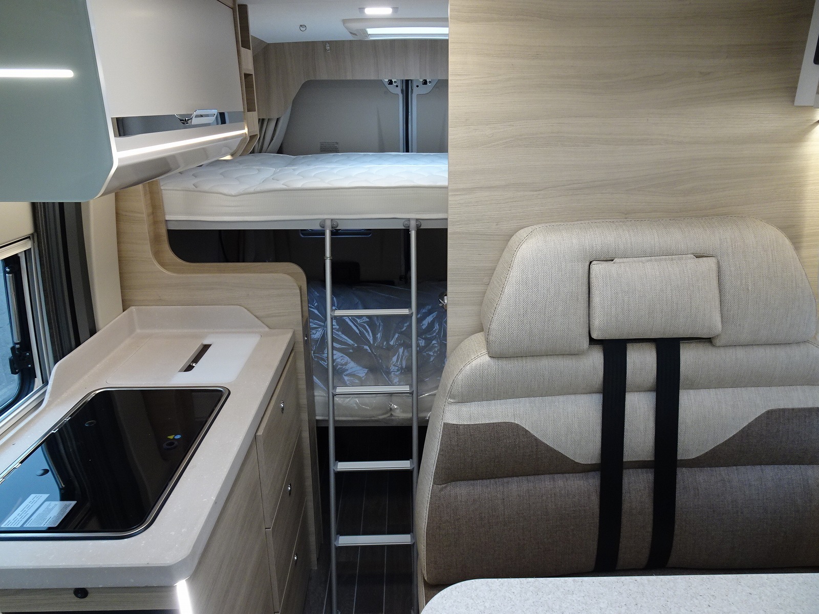 キャンピングカーバンコン