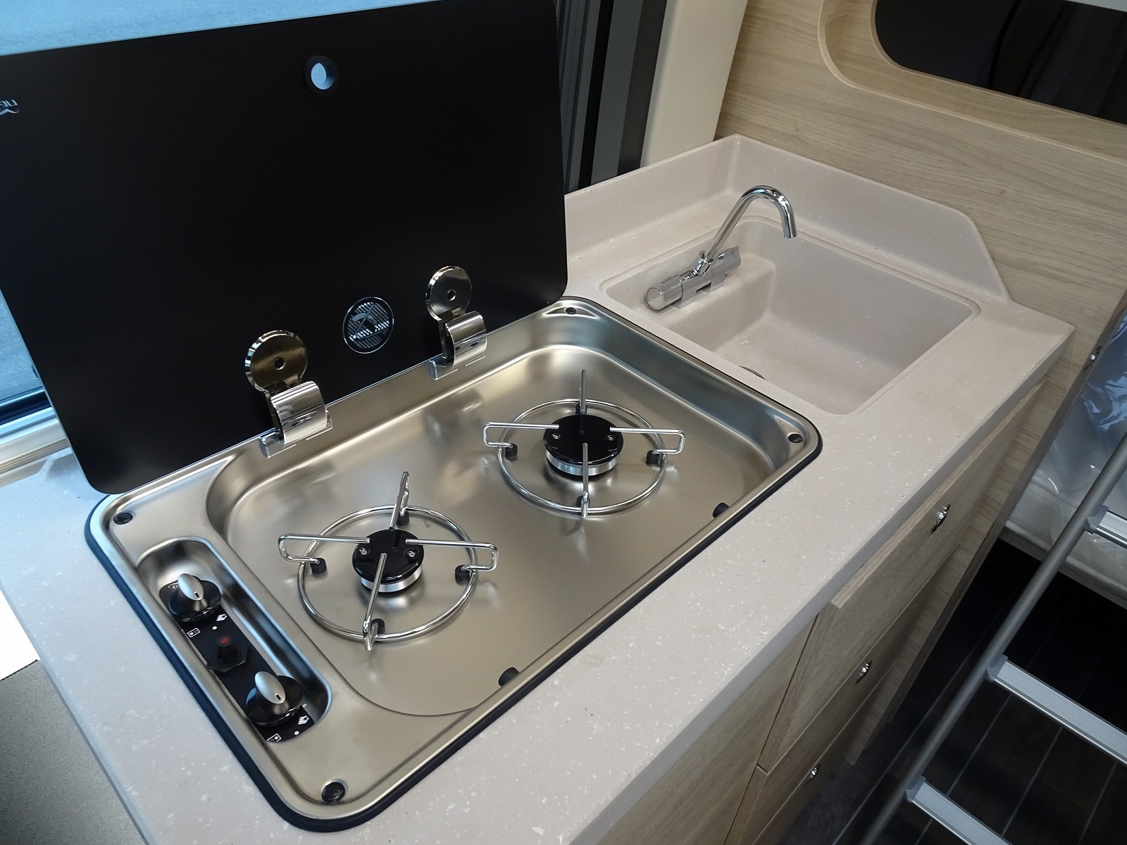 キャンピングカーバンコン