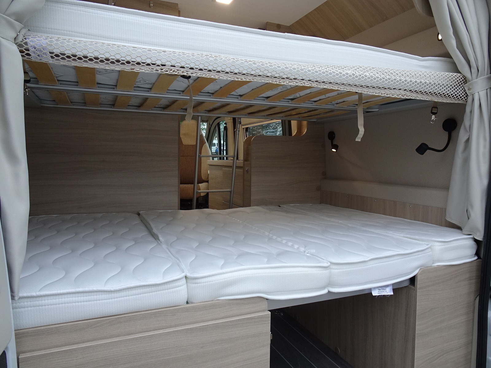 キャンピングカーバンコン