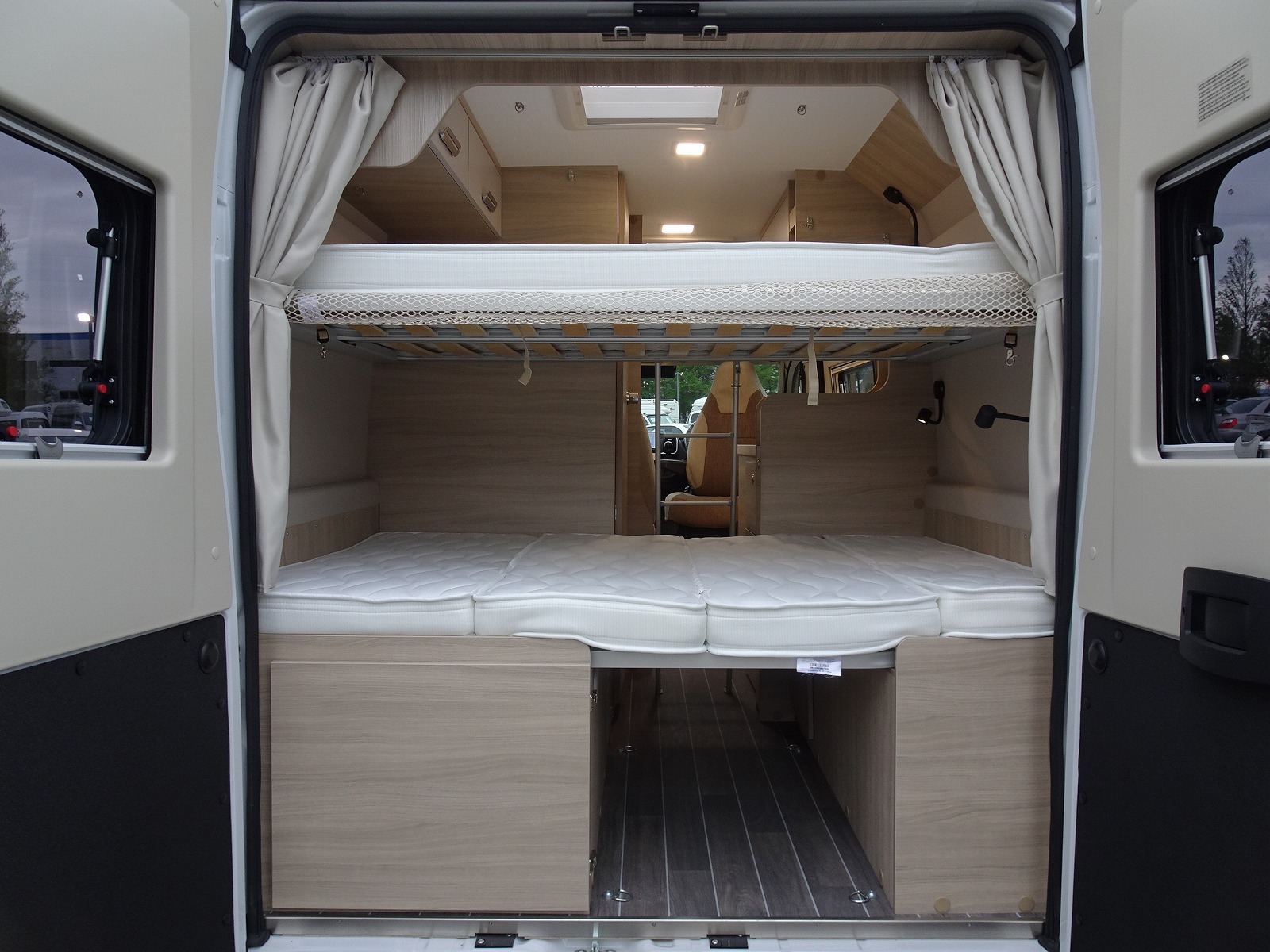 キャンピングカーバンコン