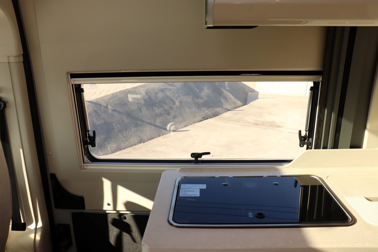 キャンピングカーバンコン