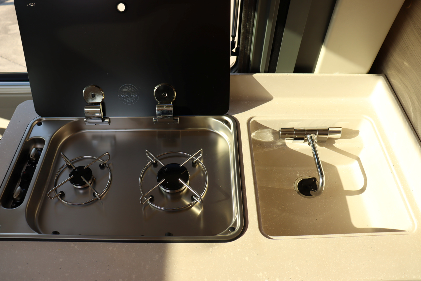 キャンピングカーバンコン