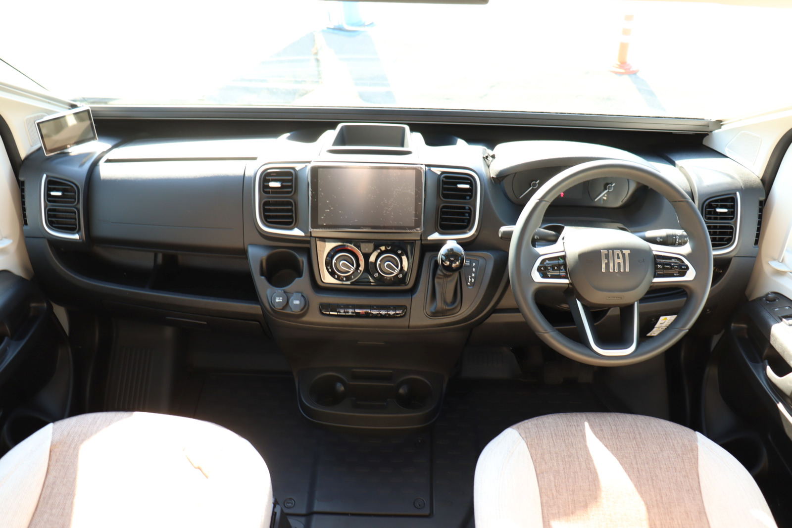 キャンピングカーバンコン