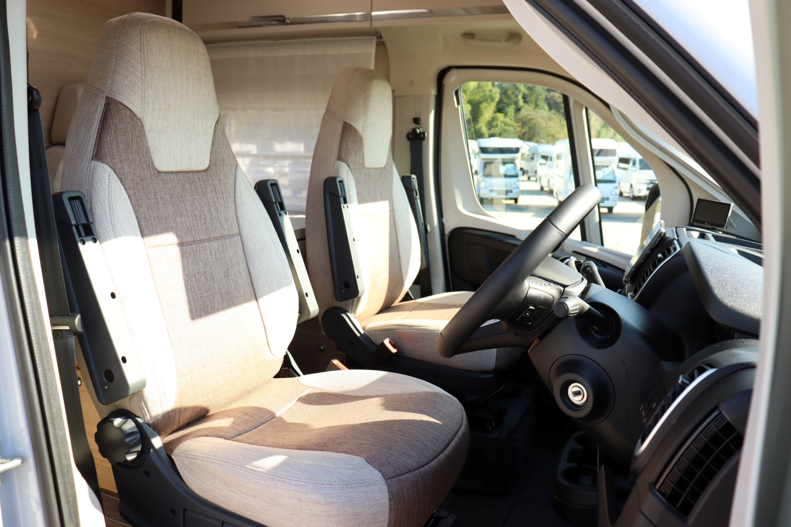 キャンピングカーバンコン