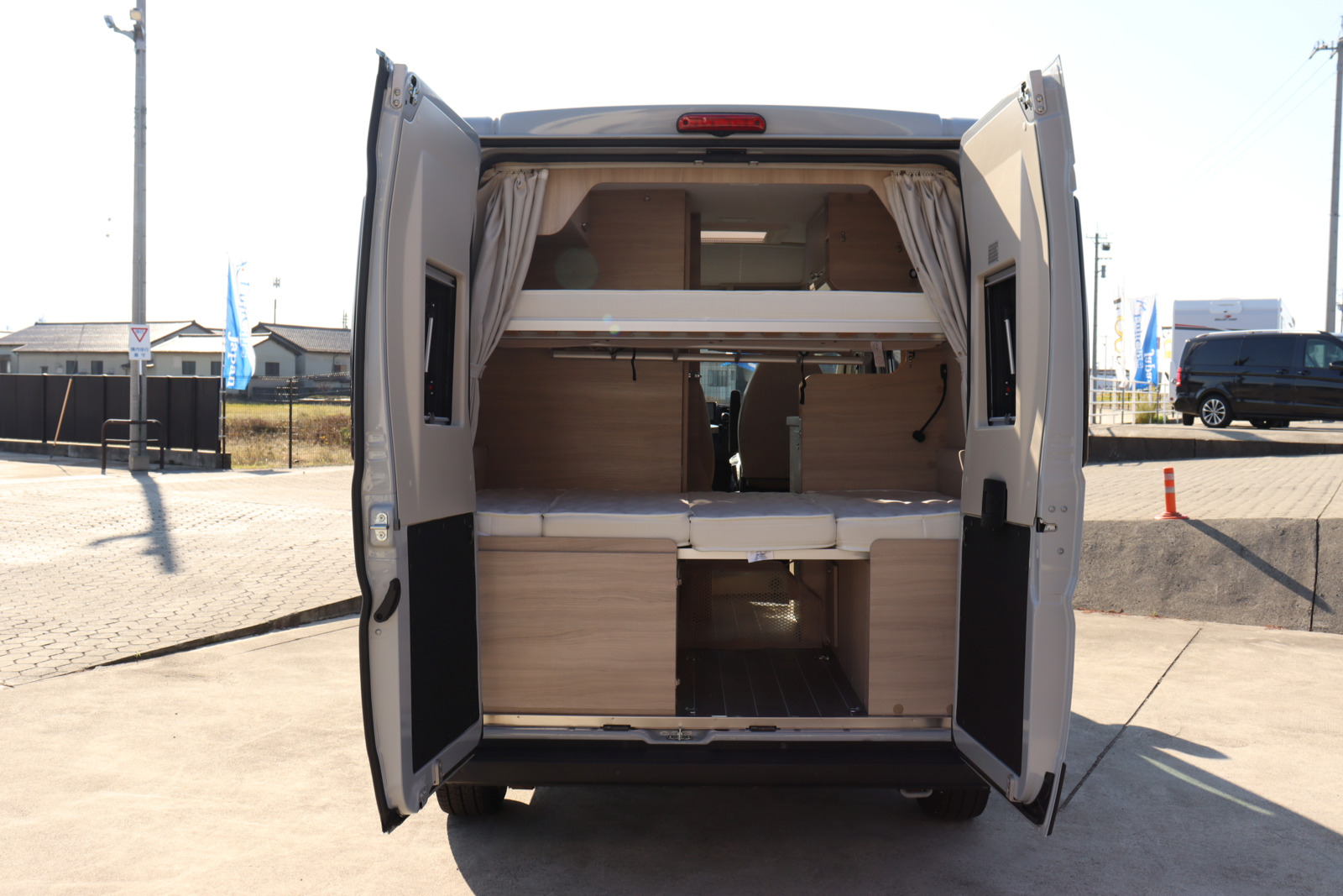 キャンピングカーバンコン