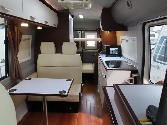 キャンピングカーバスコン