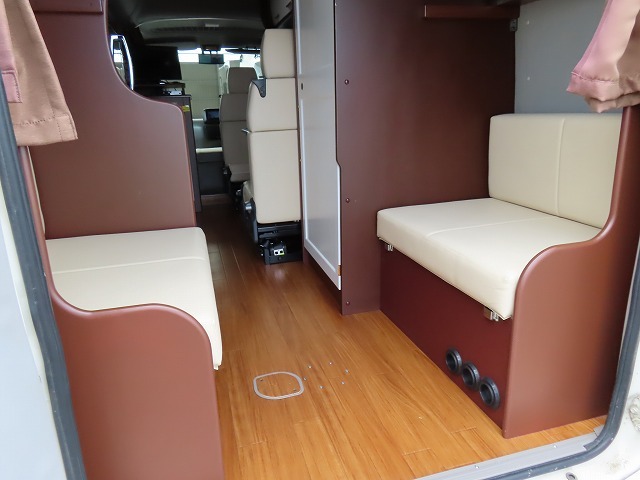 キャンピングカーバスコン