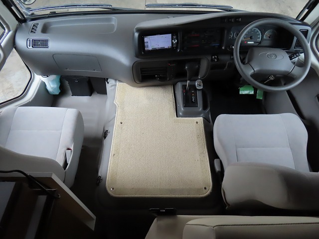 キャンピングカーバスコン